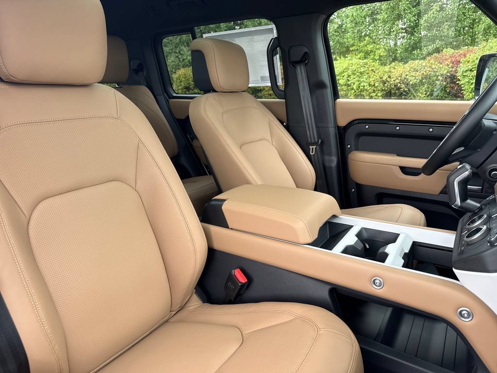 New 2026 Land Rover Defender 130 X-Dynamic SE AWD/4WD image 15