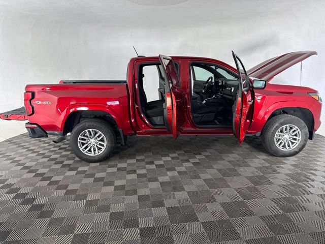 Used 2024 Chevrolet Colorado LT w/ LT Convenience Package II AWD/4WD image 13
