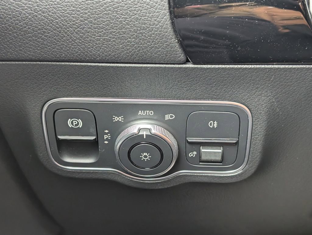Certified 2025 Mercedes-Benz GLA 250 4MATIC image 18