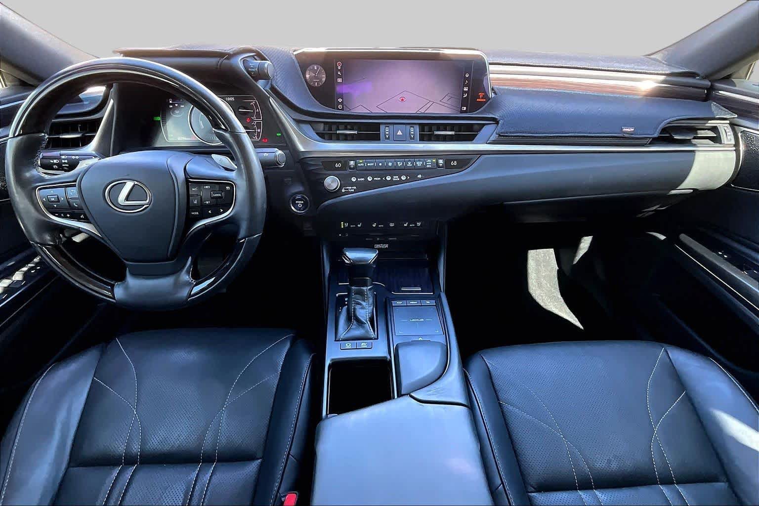 Used 2021 Lexus ES 300h Ultra Luxury w/ Accessory Package 2 FWD image 16