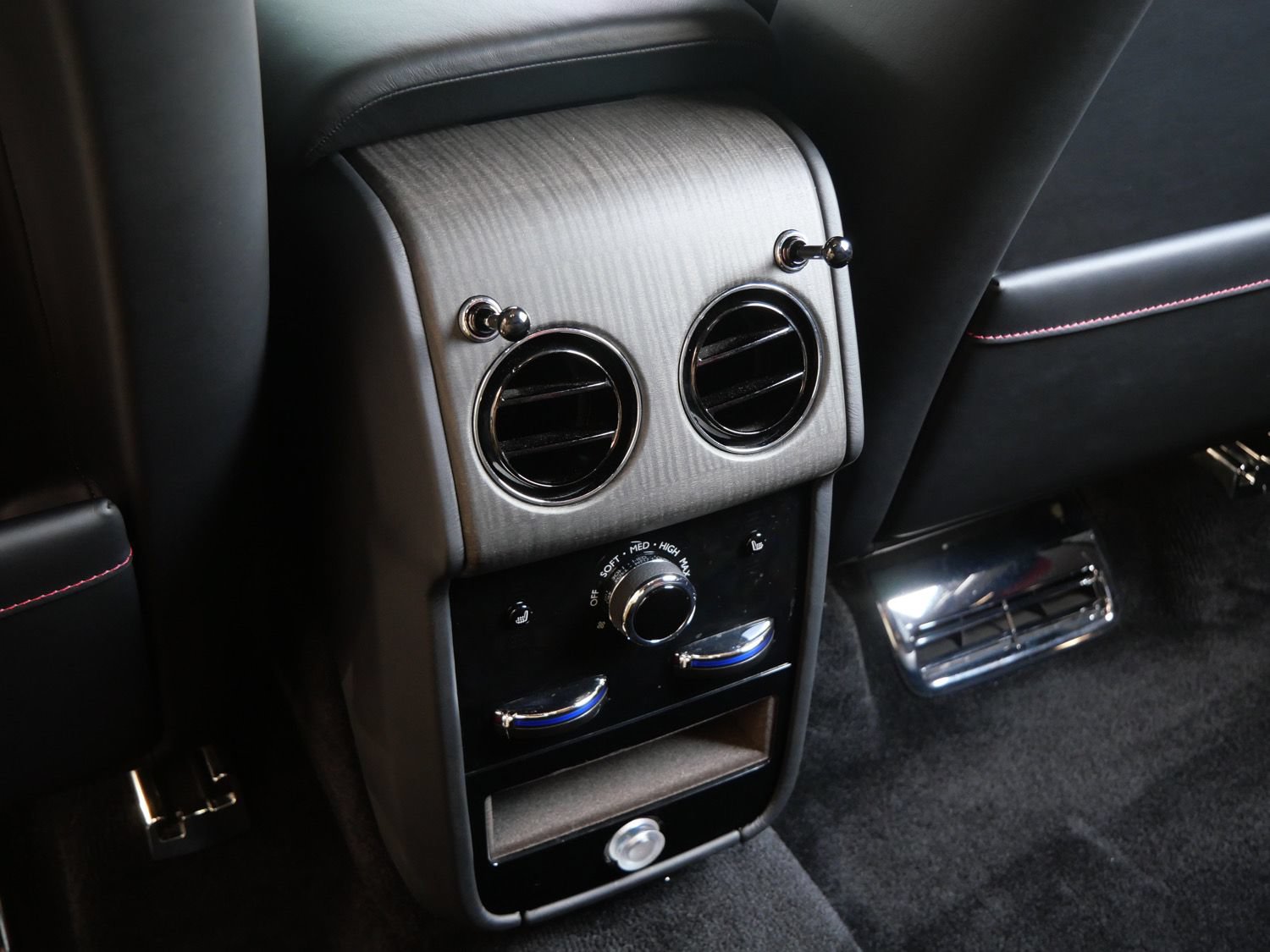 Used 2023 Rolls-Royce Cullinan AWD/4WD image 29