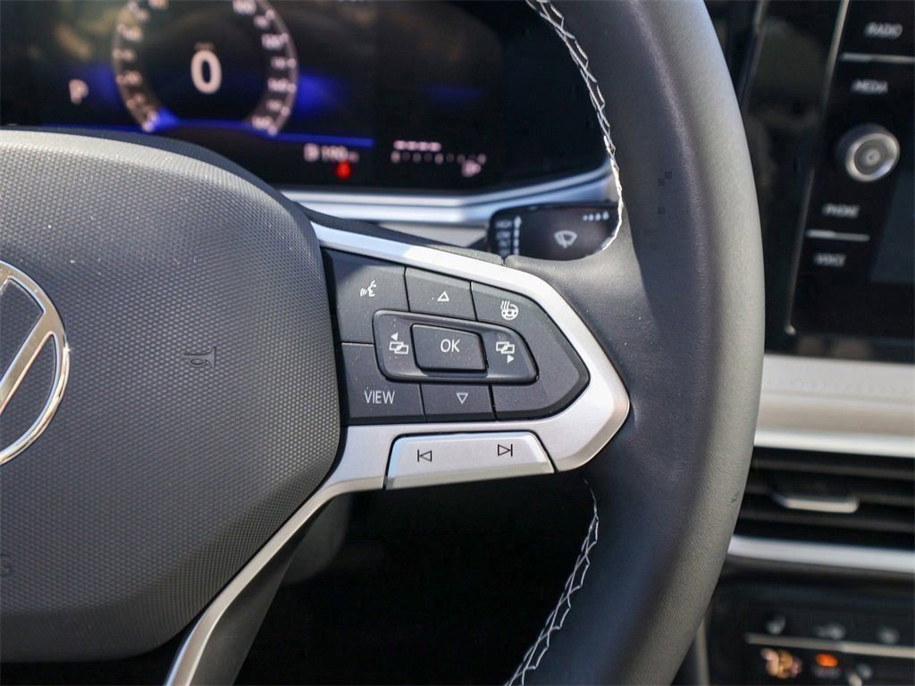 New 2026 Volkswagen Taos SE image 24