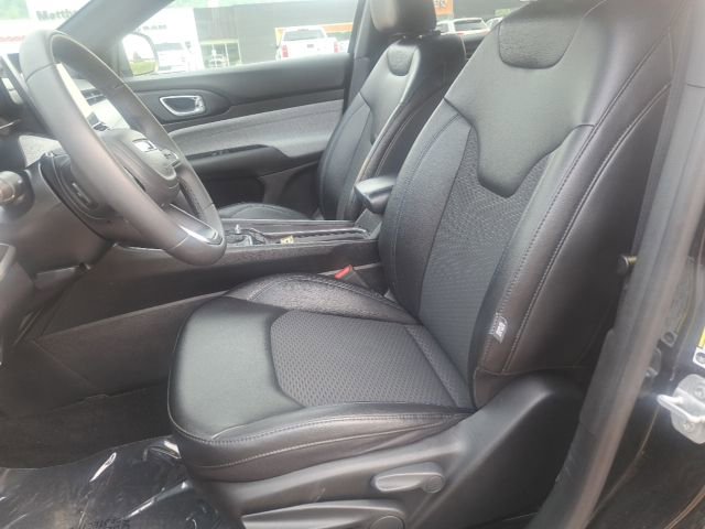 Used 2024 Jeep Compass Latitude image 12