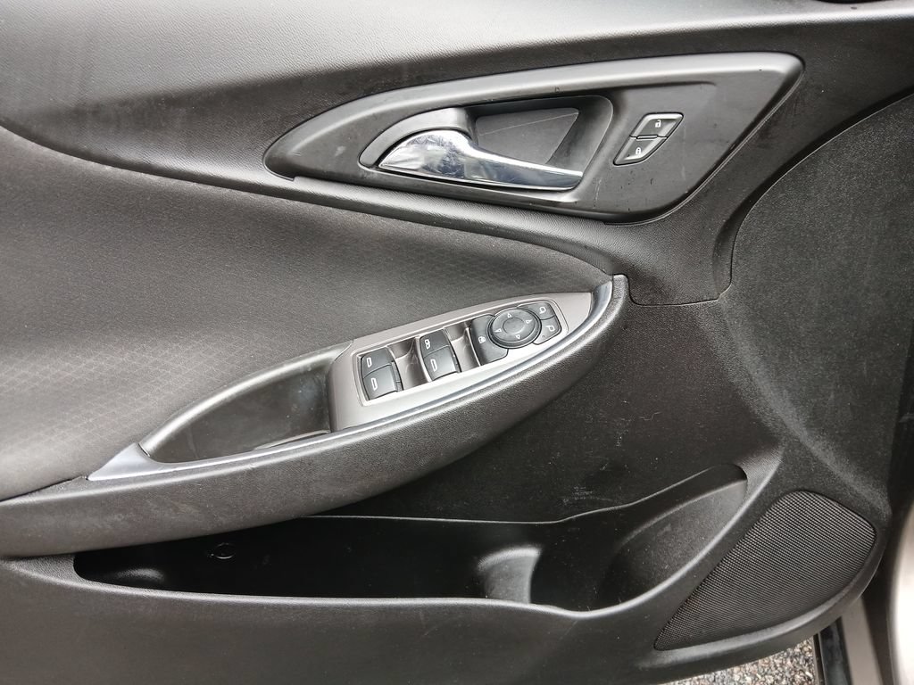 Used 2020 Chevrolet Malibu LT FWD image 12