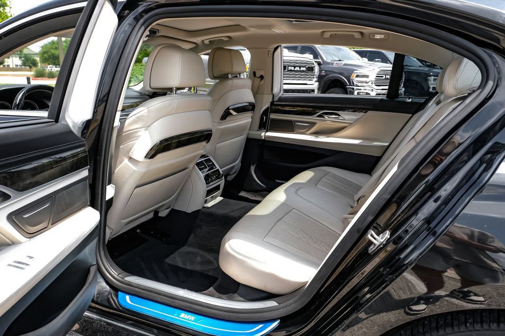 Used 2018 BMW 740i RWD image 34
