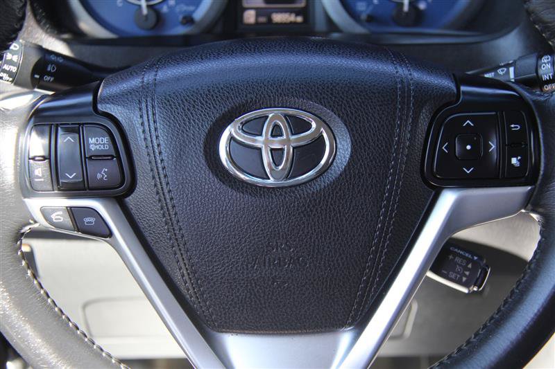 Used 2016 Toyota Sienna XLE w/ XLE Navigation Package FWD image 28