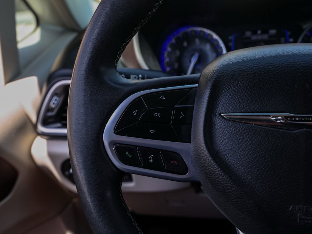 Used 2023 Chrysler Voyager LX image 25