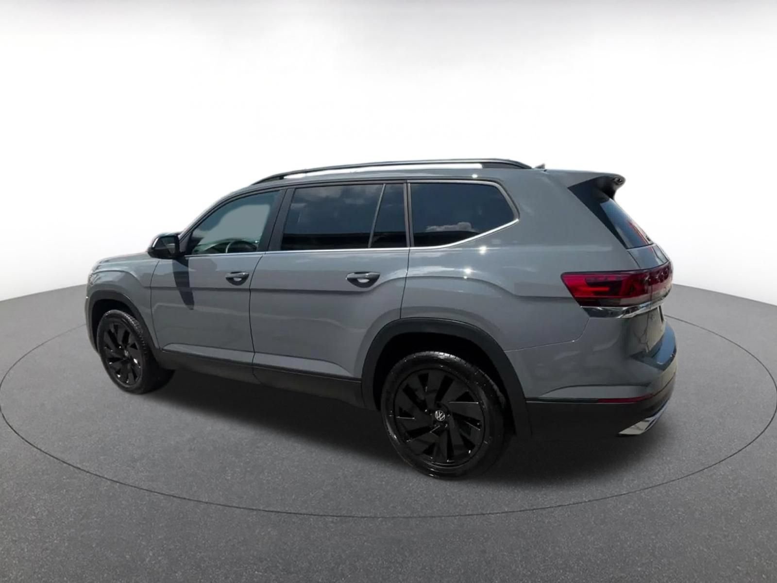 Used 2026 Volkswagen Atlas SE FWD image 8