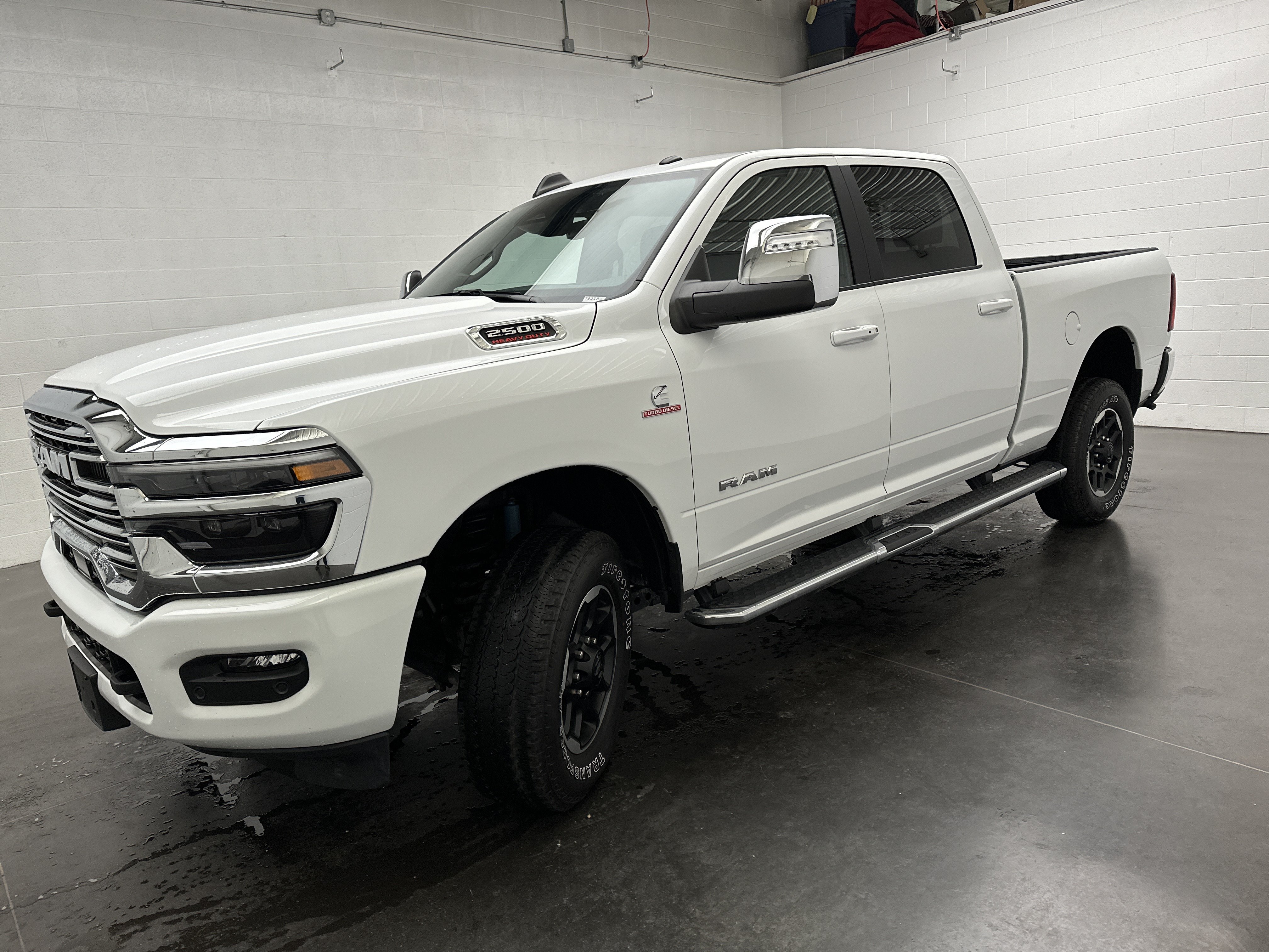 Used 2025 RAM 2500 Laramie AWD/4WD image 4