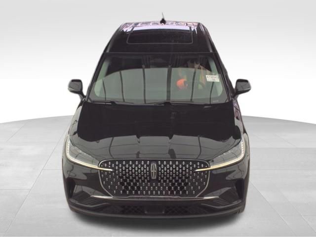 Used 2025 Lincoln Aviator Premiere image 2