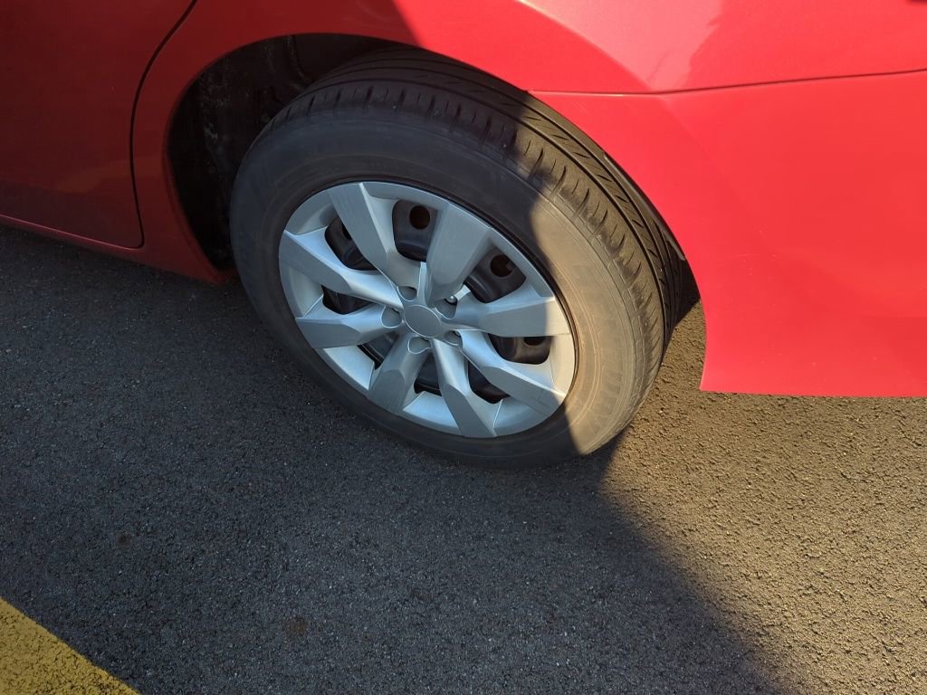 Used 2016 Toyota Corolla LE image 5