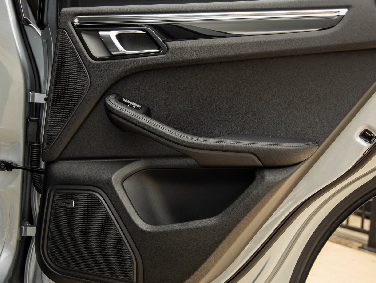 Used 2025 Porsche Macan image 38