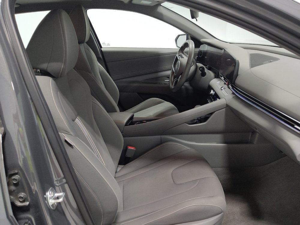 Used 2025 Hyundai Elantra SEL FWD image 21
