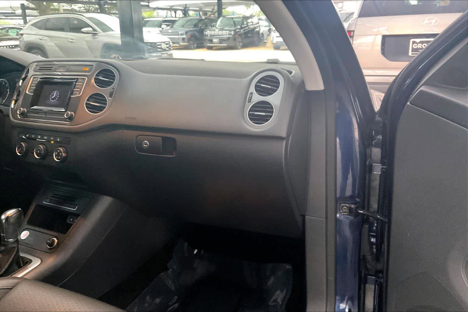 Used 2016 Volkswagen Tiguan S FWD image 19