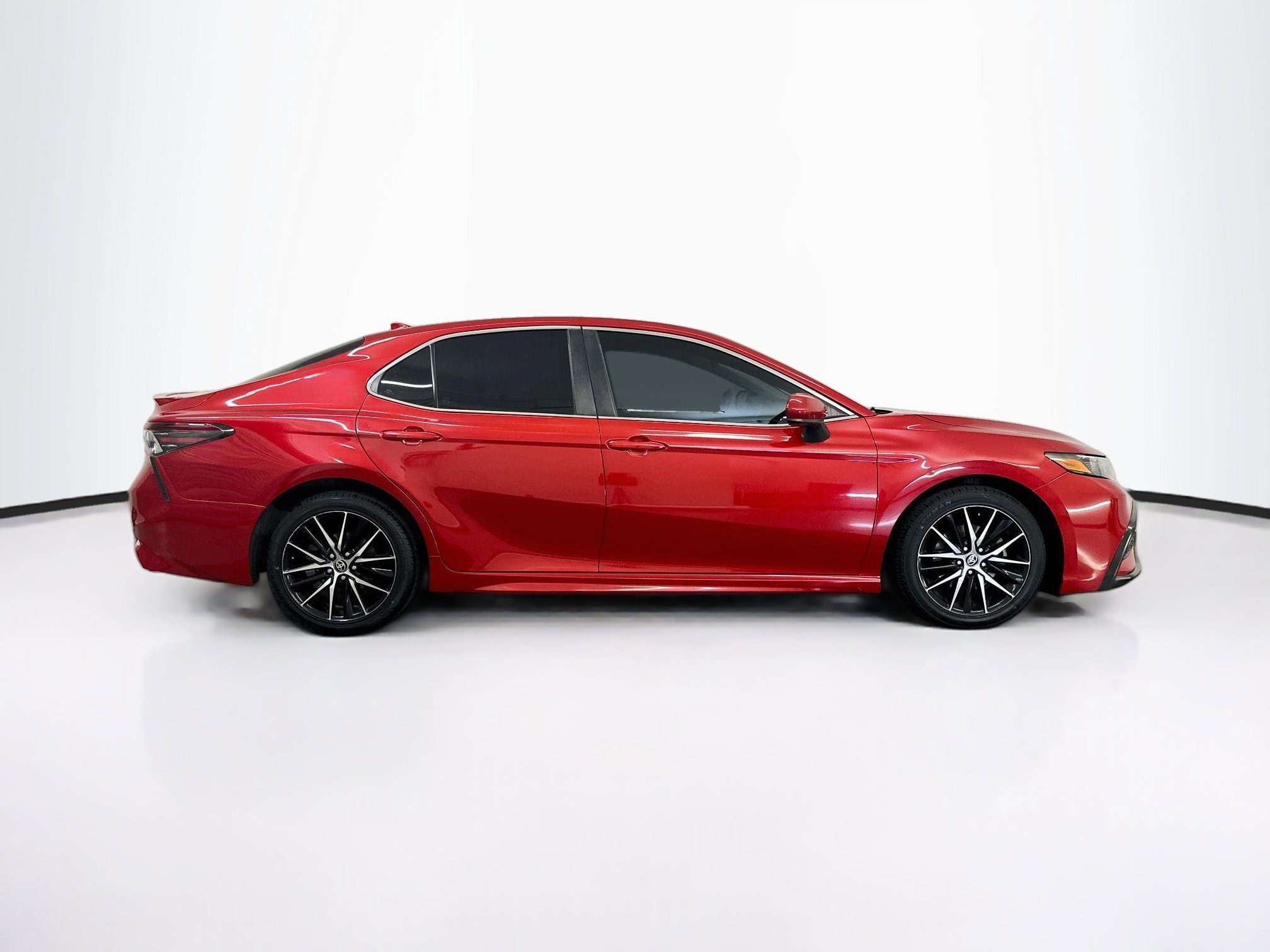 Used 2021 Toyota Camry SE FWD image 10