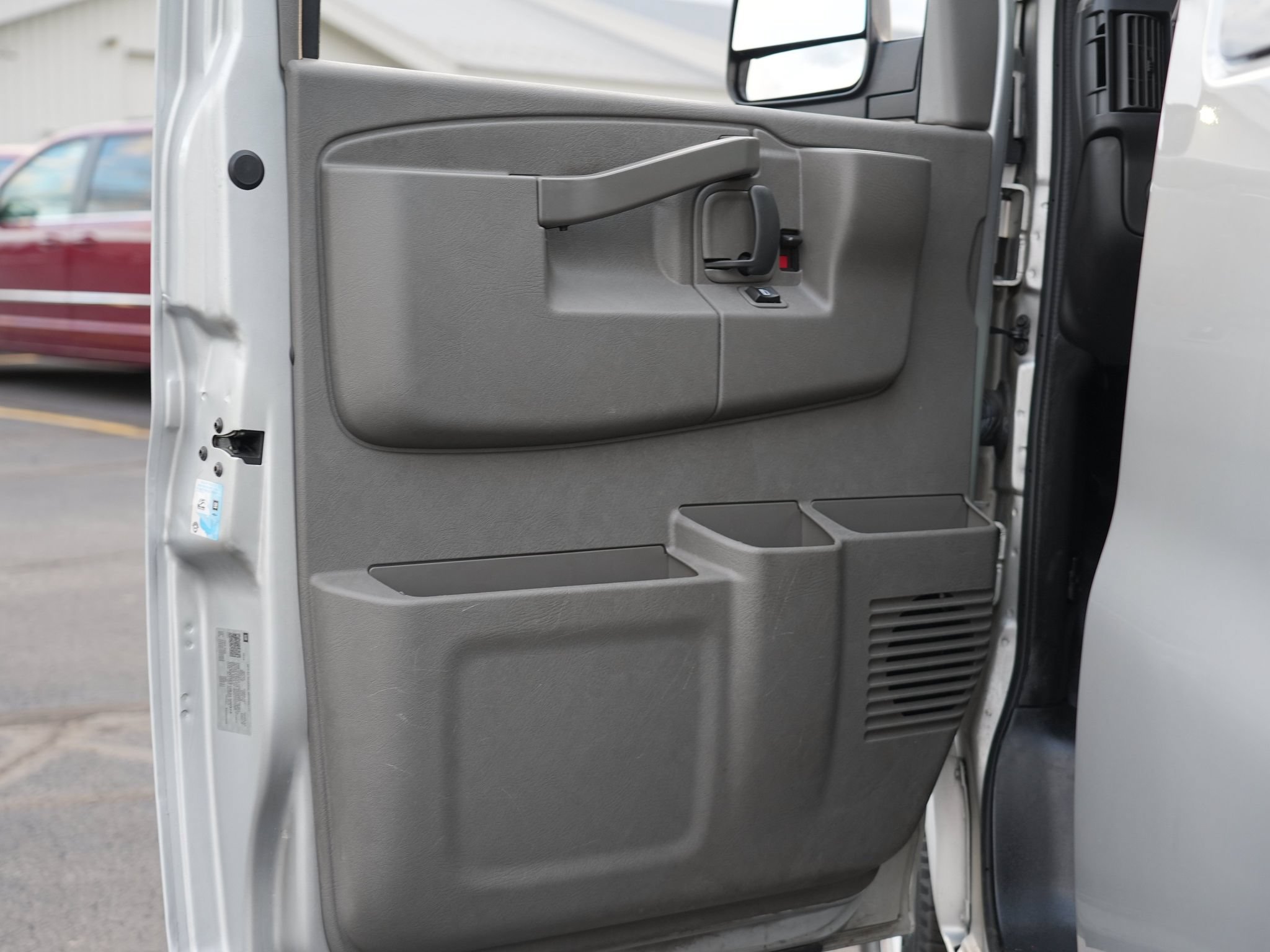 Used 2018 Chevrolet Express 2500 LS w/ Driver Convenience Package RWD image 15