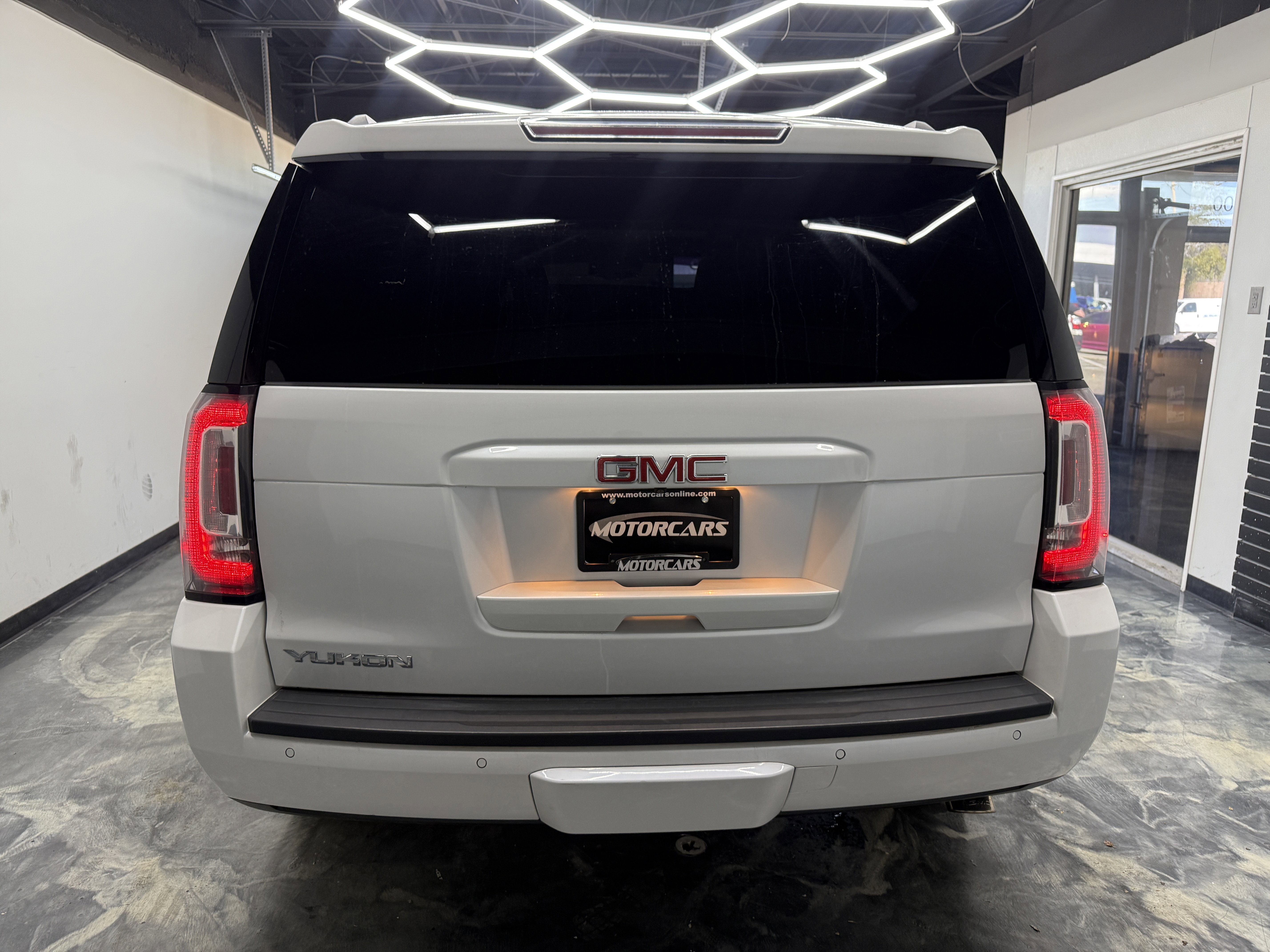 Used 2018 GMC Yukon SLT w/ Premium Edition AWD/4WD image 4