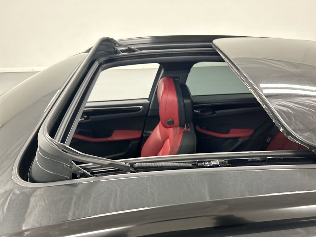 Certified 2025 Porsche Macan image 21