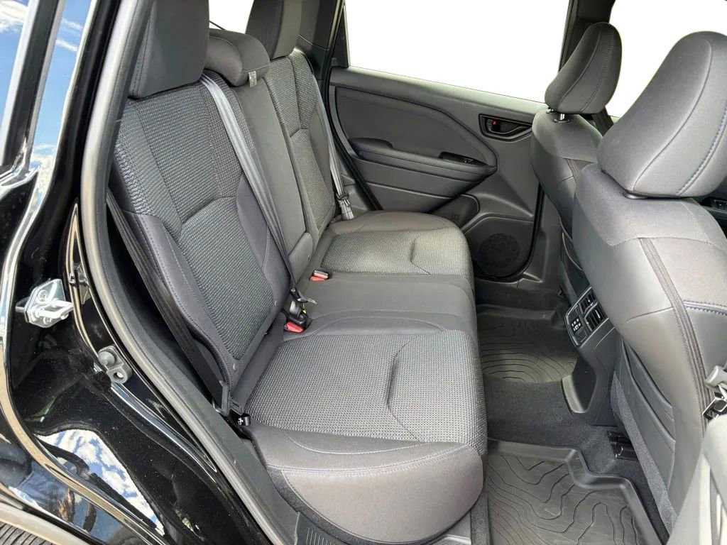 Used 2025 Subaru Forester Premium AWD/4WD image 30