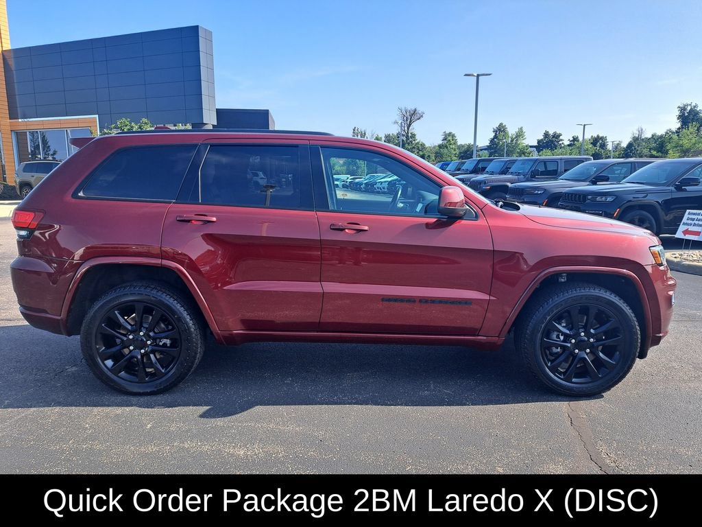 Used 2021 Jeep Grand Cherokee Laredo X AWD/4WD image 2