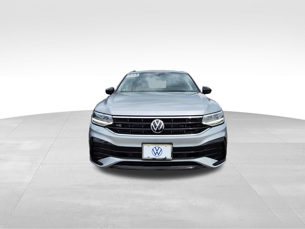 Used 2023 Volkswagen Tiguan SE R-Line image 2