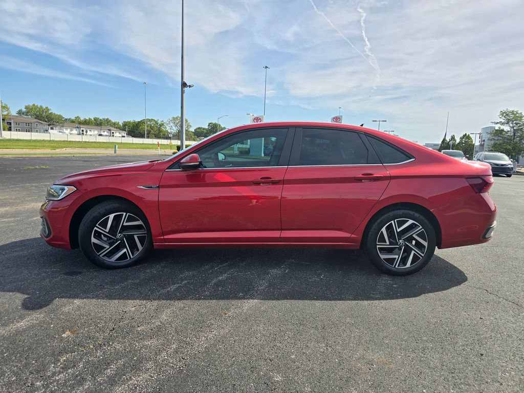 Used 2023 Volkswagen Jetta SEL FWD image 15
