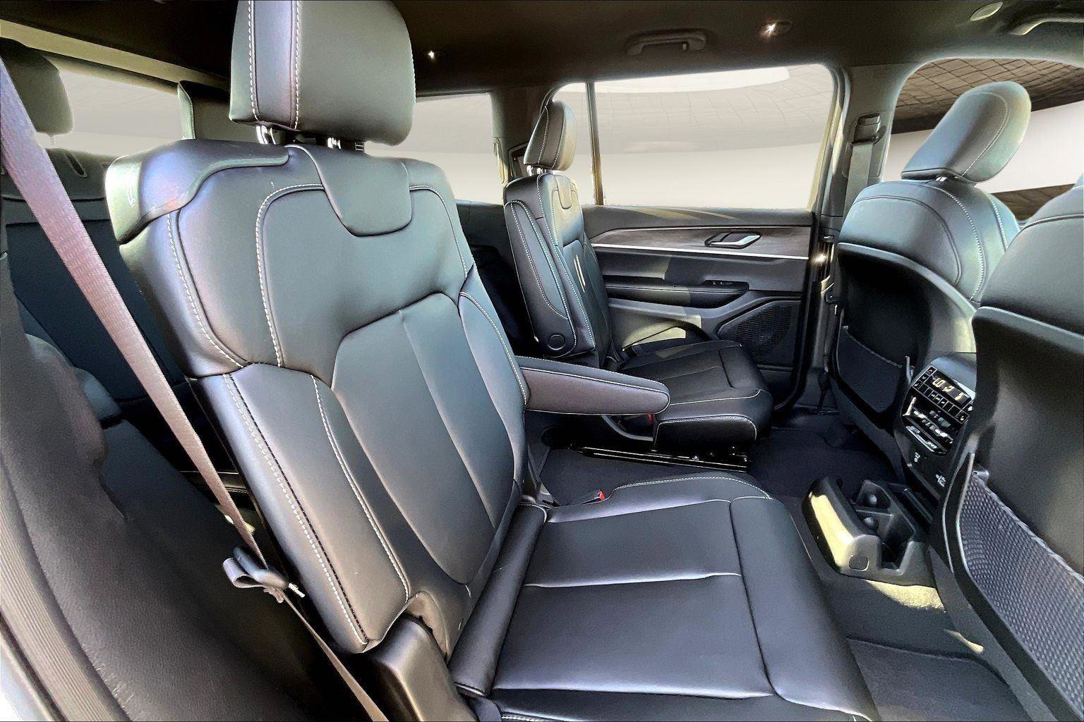 New 2025 Jeep Grand Cherokee L Limited w/ Black Appearance Package image 10
