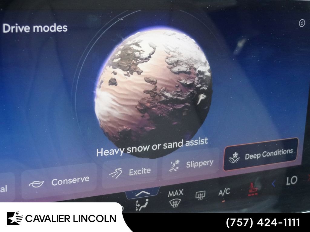 Certified 2025 Lincoln Nautilus Premier image 43