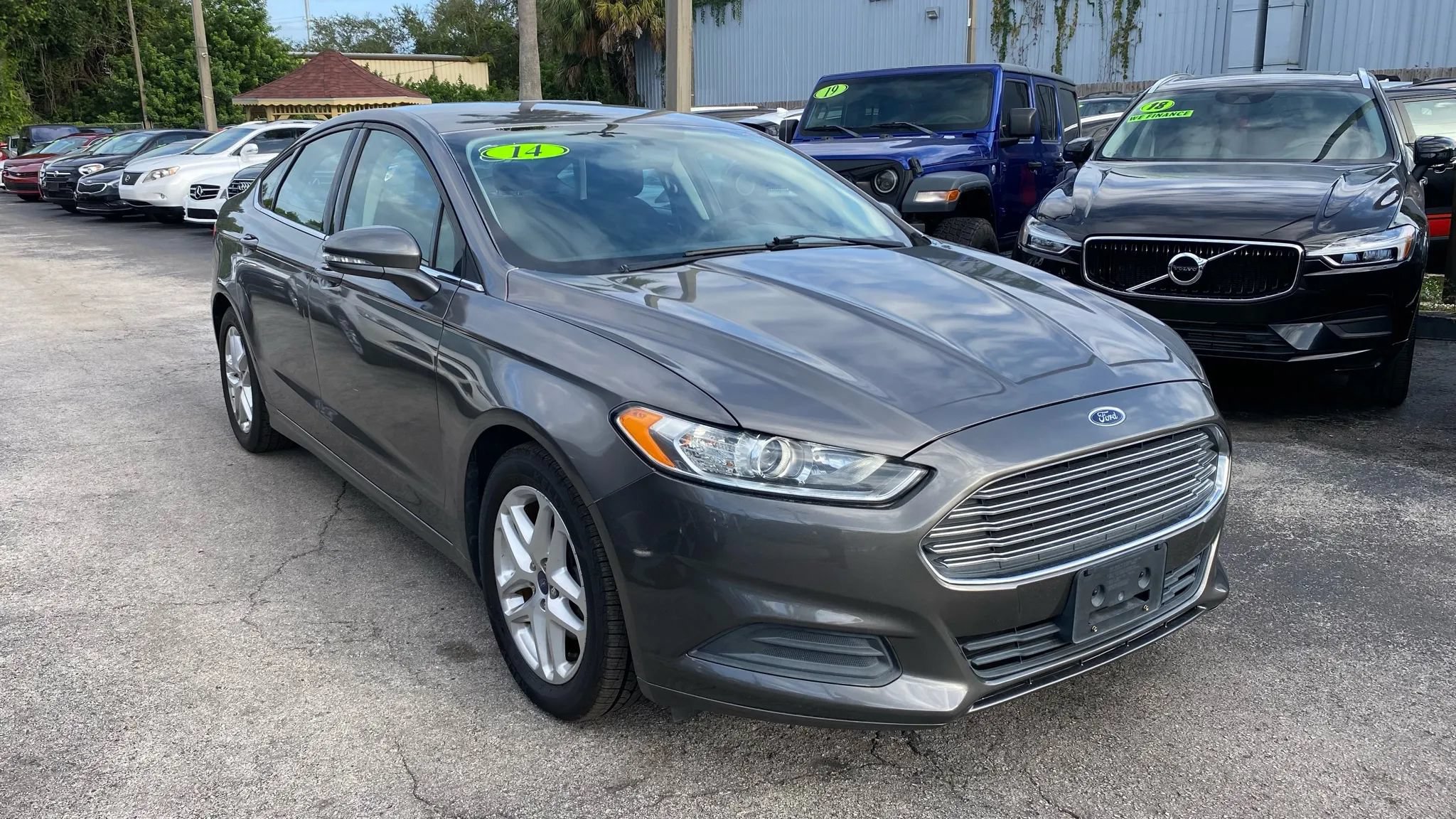 Used 2014 Ford Fusion SE FWD image 3