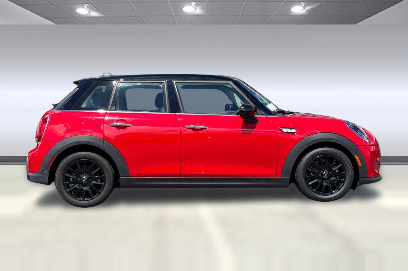 Used 2023 MINI Cooper 4-Door Hardtop image 8