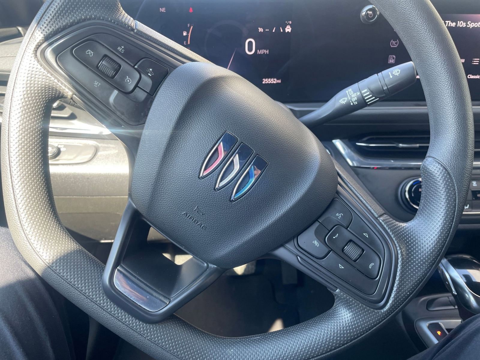Used 2025 Buick Envista Preferred image 27