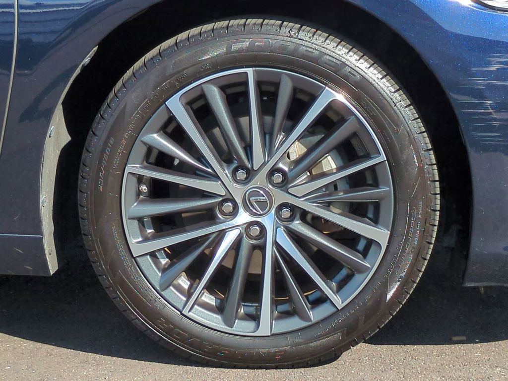 Used 2022 Lexus ES 300h w/ Premium Package image 10