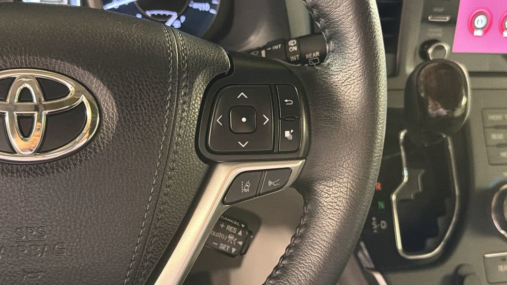 Used 2020 Toyota Sienna XLE image 23