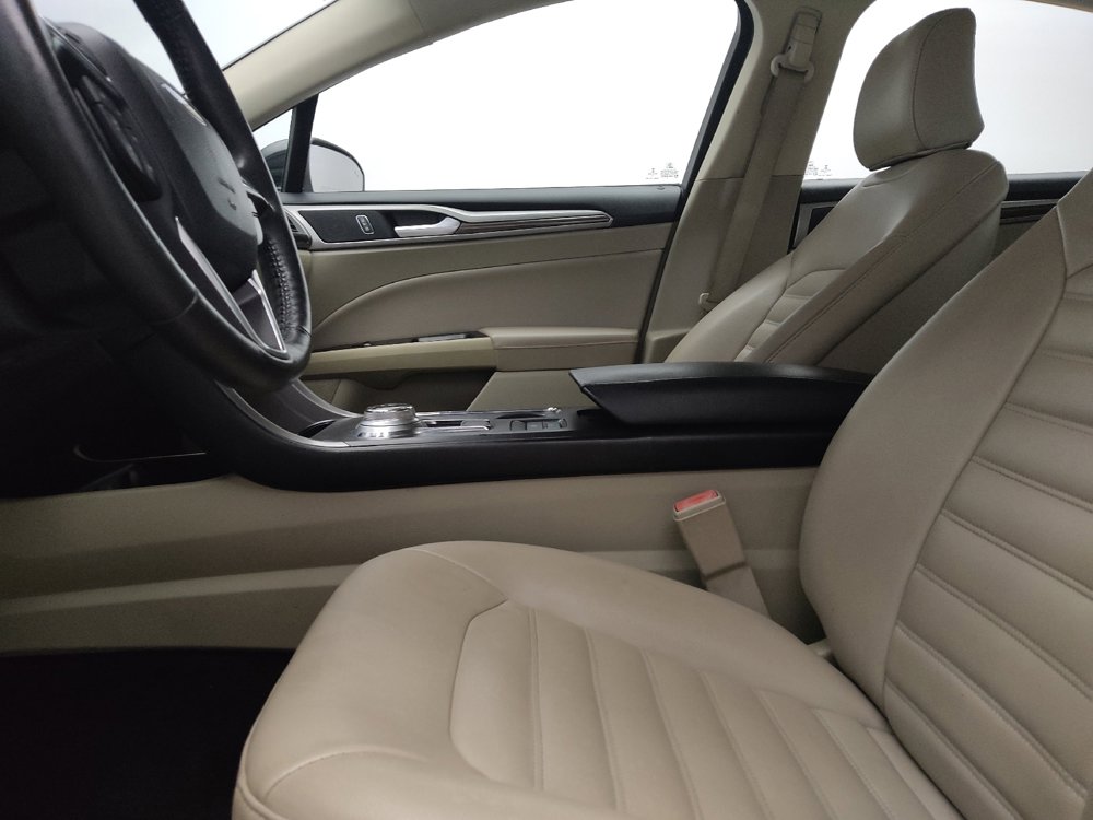 Used 2020 Ford Fusion SEL FWD image 17