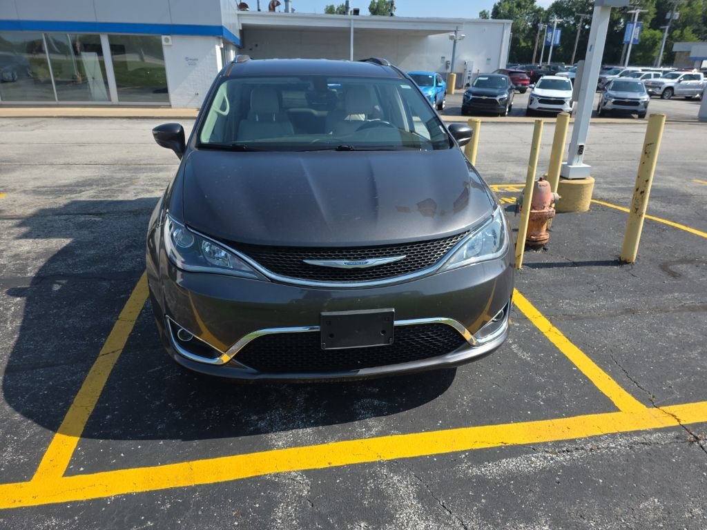 Used 2018 Chrysler Pacifica Touring-L FWD image 3