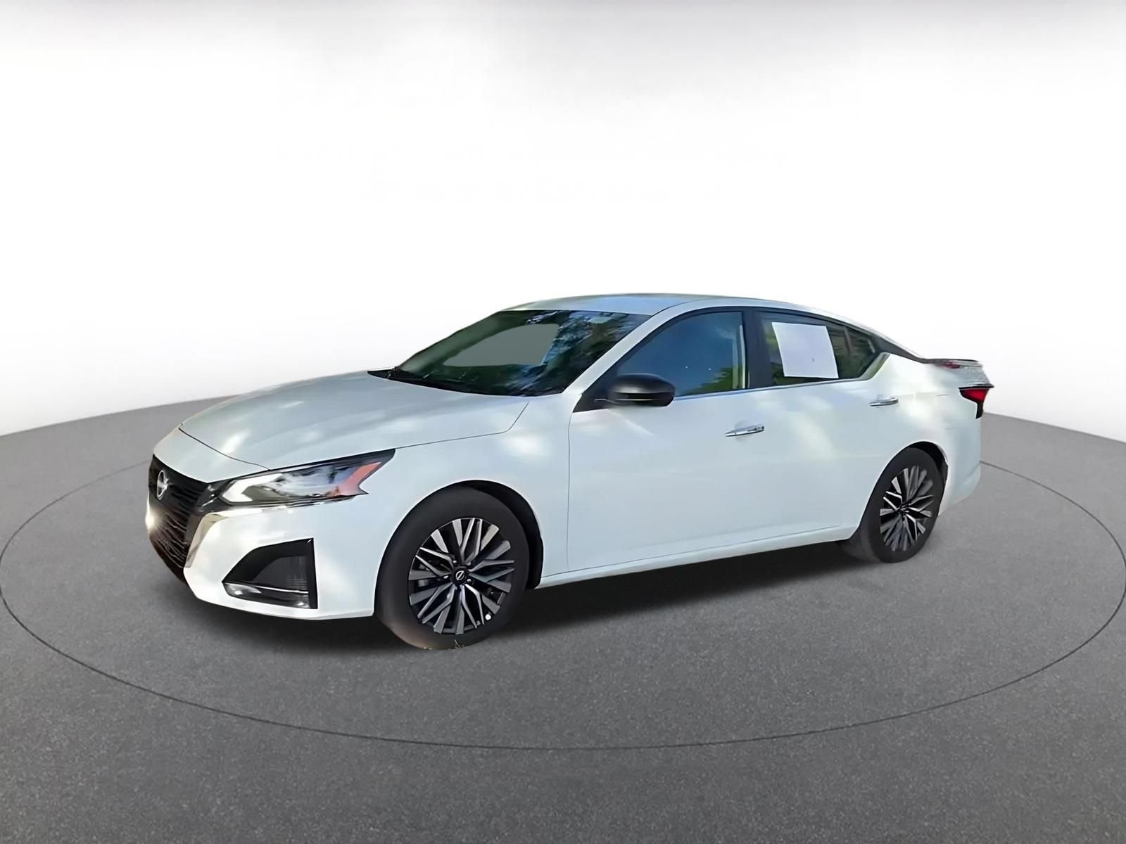 Used 2025 Nissan Altima 2.5 SV FWD image 8
