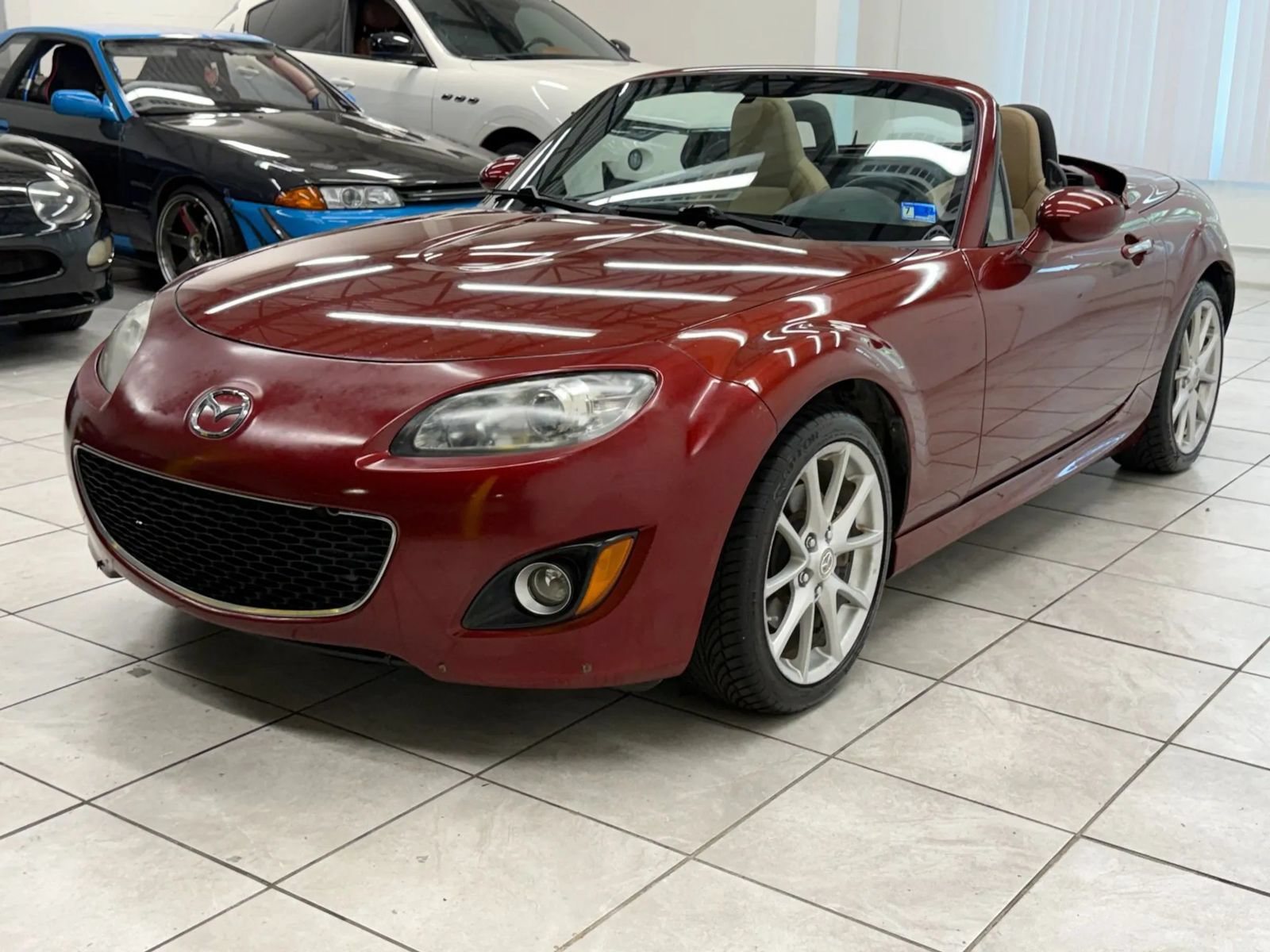 Used 2009 MAZDA MX-5 Miata Grand Touring w/ Premium Pkg RWD image 3