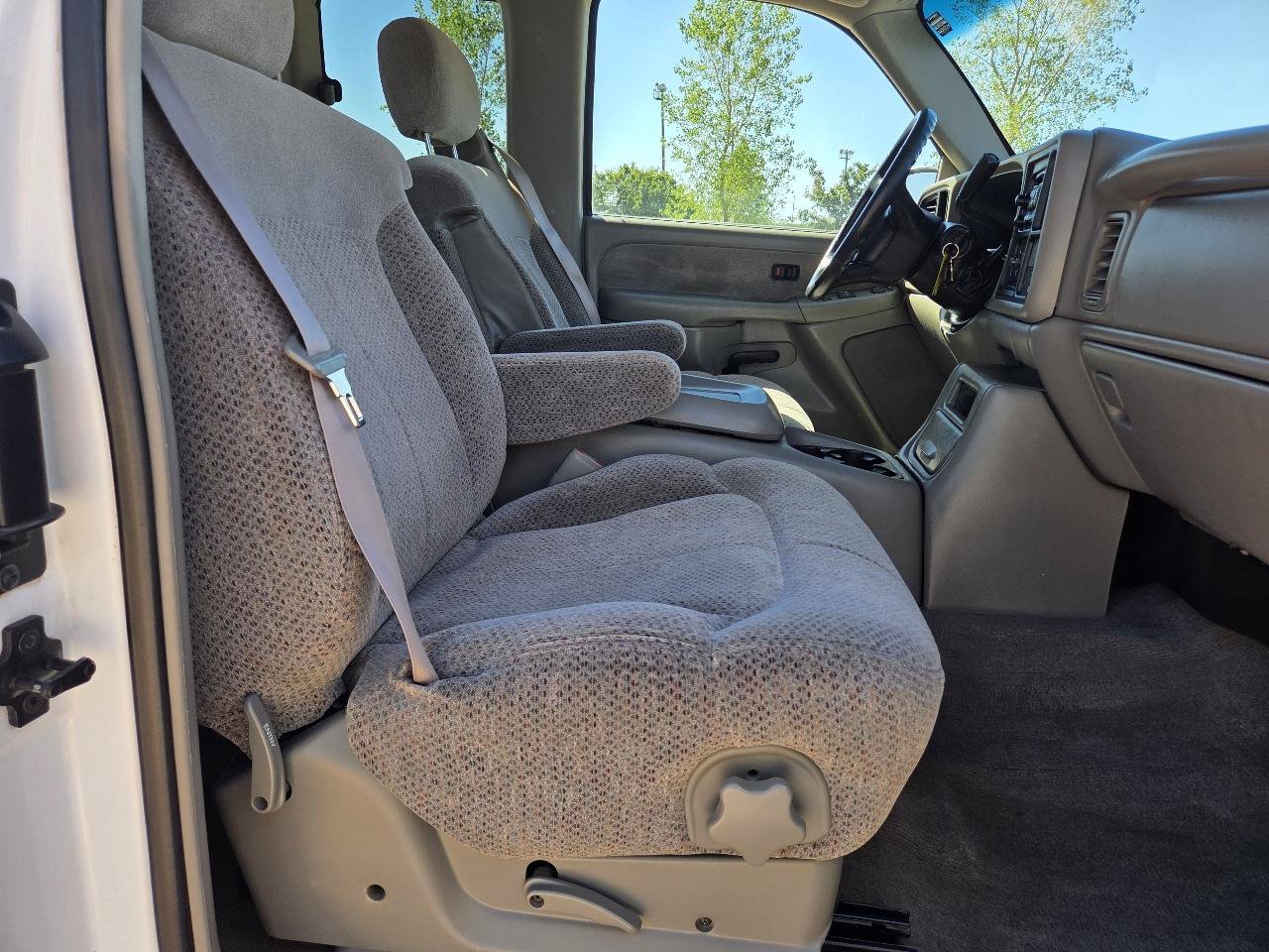 Used 1999 Chevrolet Silverado 2500 LS w/ Firm Ride Suspension Pkg RWD image 9