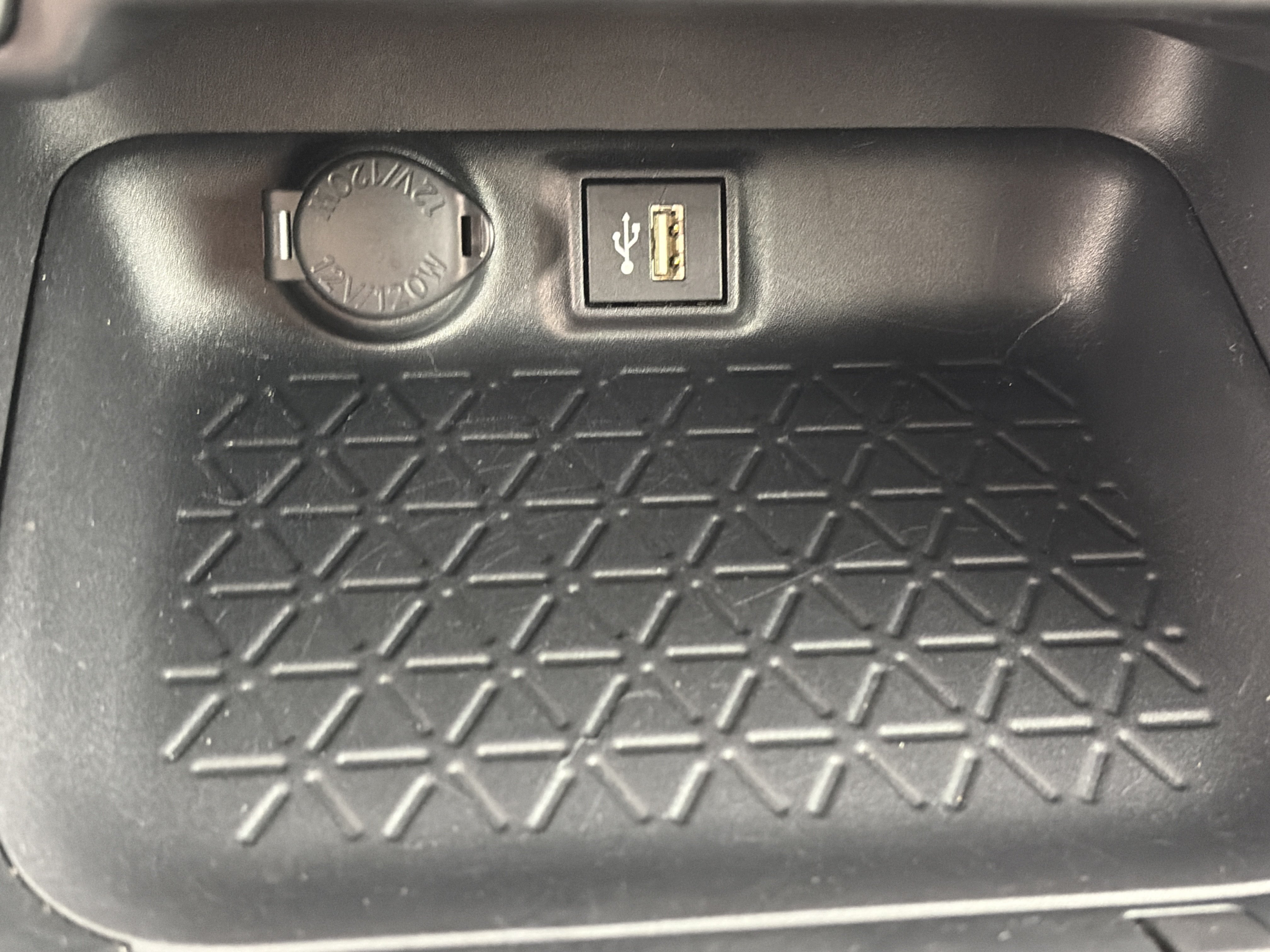 Used 2025 Toyota RAV4 XLE AWD/4WD image 20