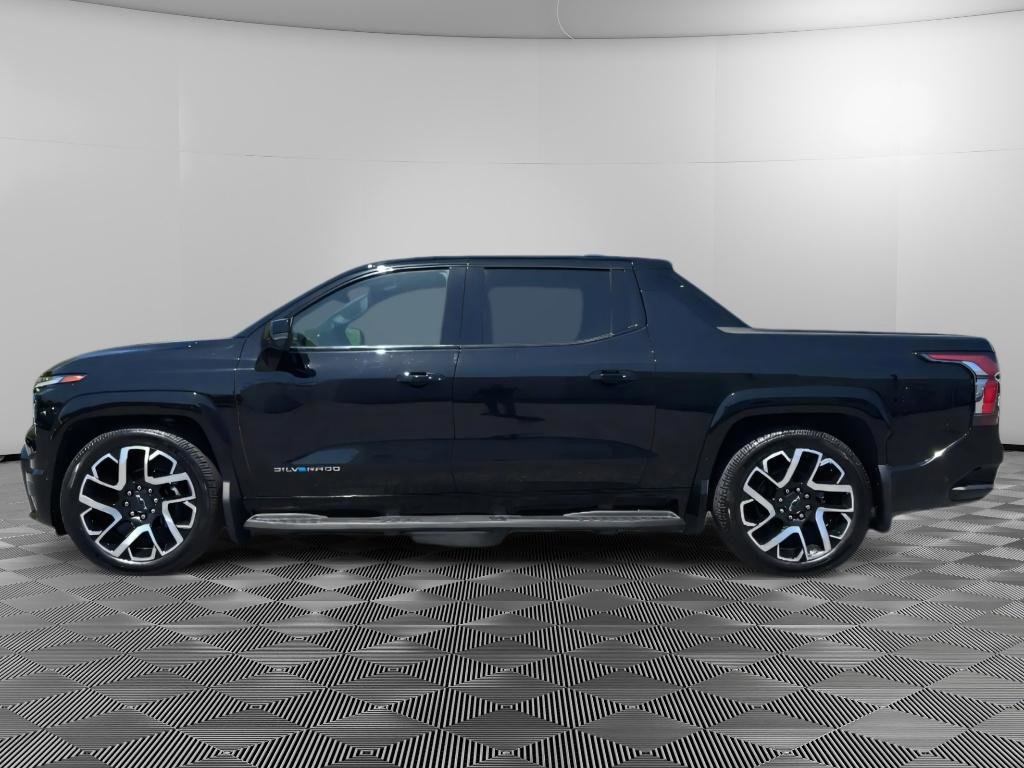 Used 2024 Chevrolet Silverado EV RST AWD/4WD image 5