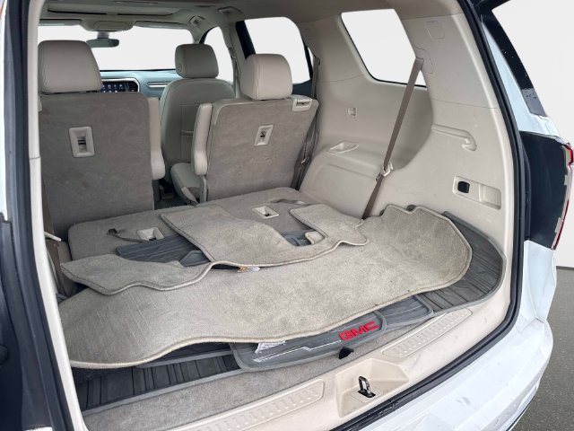 Used 2020 GMC Acadia Denali w/ Technology Package FWD image 11