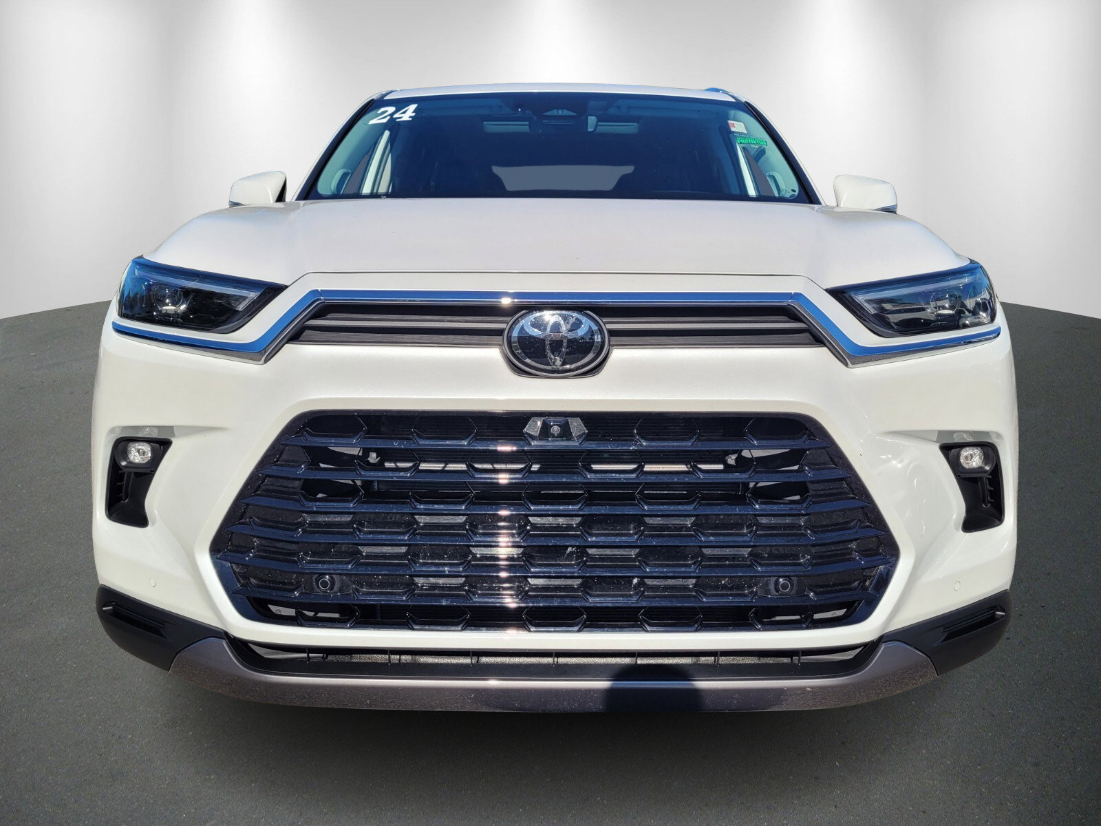 Used 2024 Toyota Grand Highlander Limited image 2
