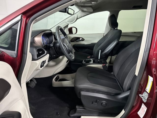 Used 2019 Chrysler Pacifica Touring Plus w/ Tire & Wheel Group image 11