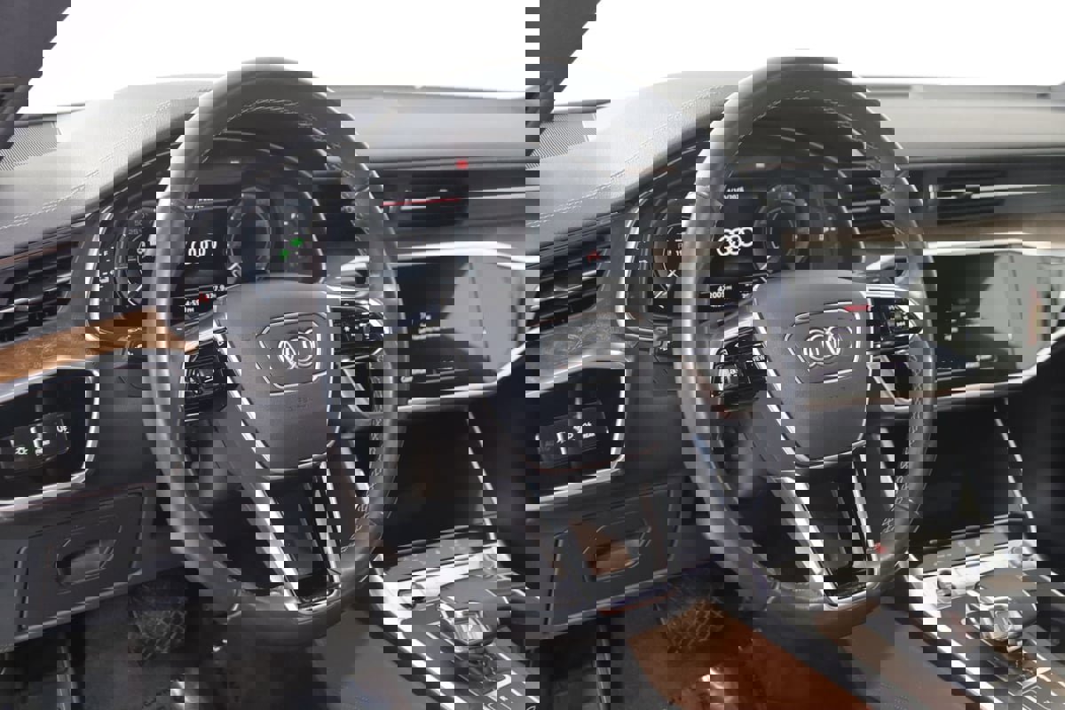 Used 2021 Audi A7 e Premium Plus w/ Black Optic Package image 6