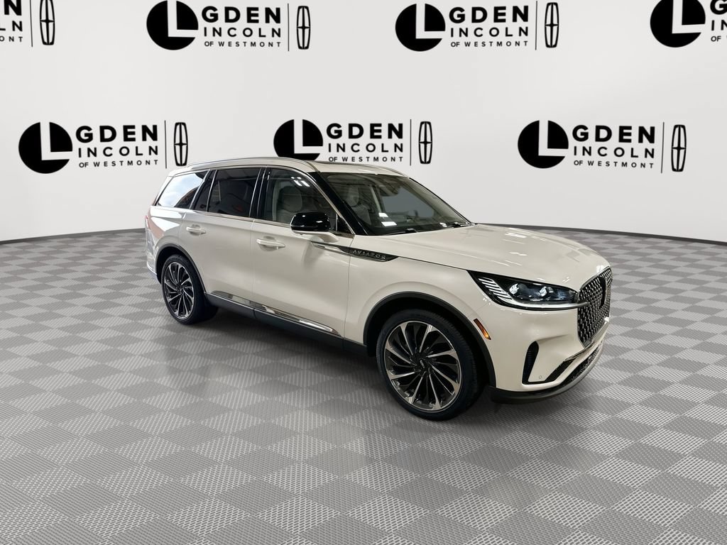 Used 2026 Lincoln Aviator Reserve AWD/4WD image 2