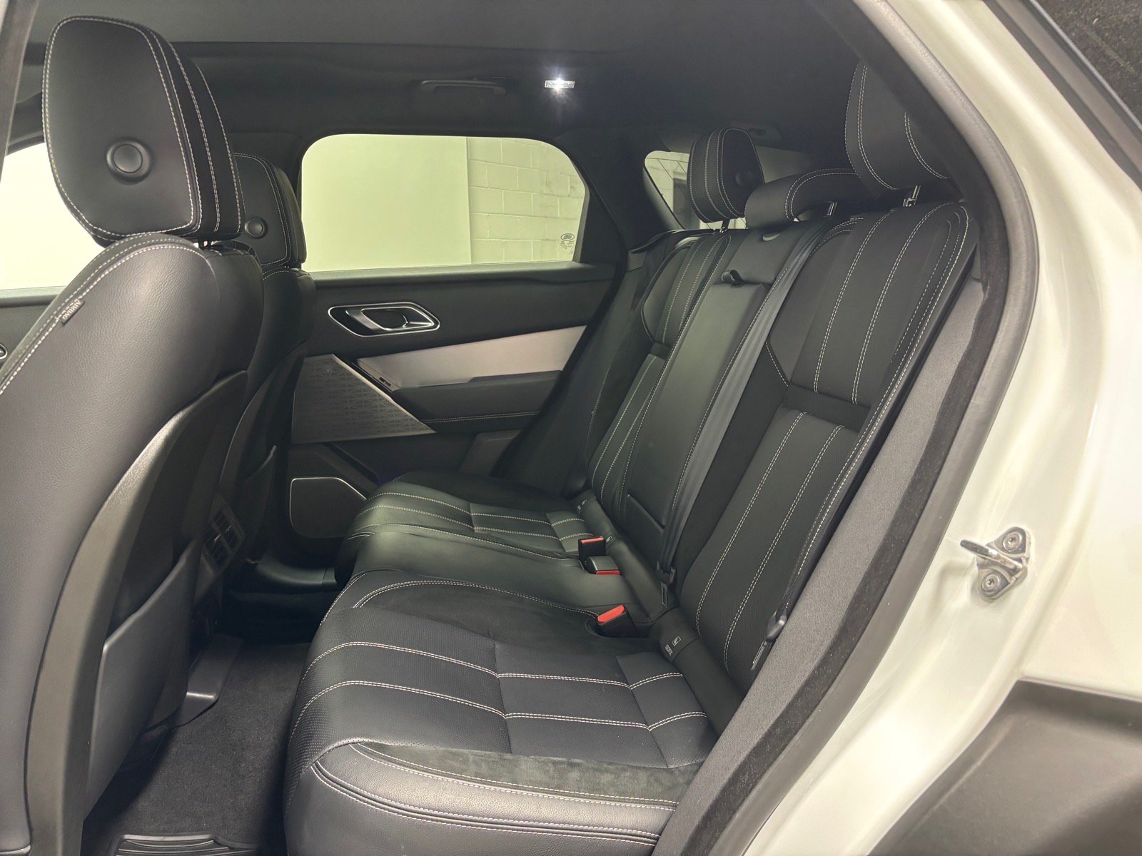 Used 2019 Land Rover Range Rover Velar R-Dynamic SE AWD/4WD image 28
