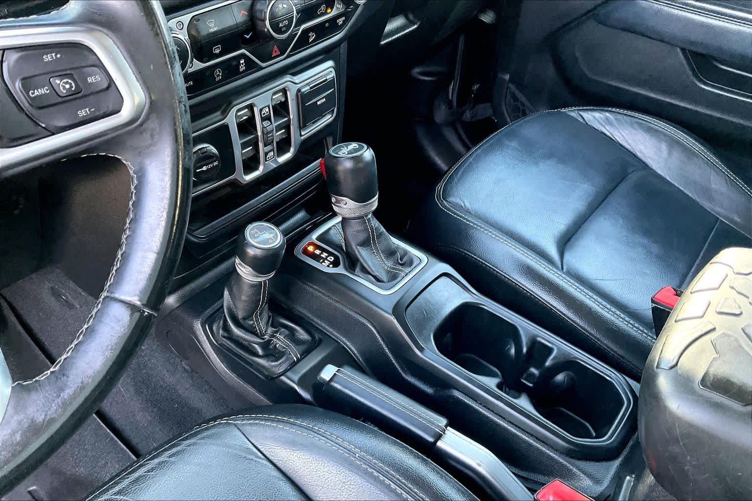 Used 2018 Jeep Wrangler Unlimited Sahara AWD/4WD image 15