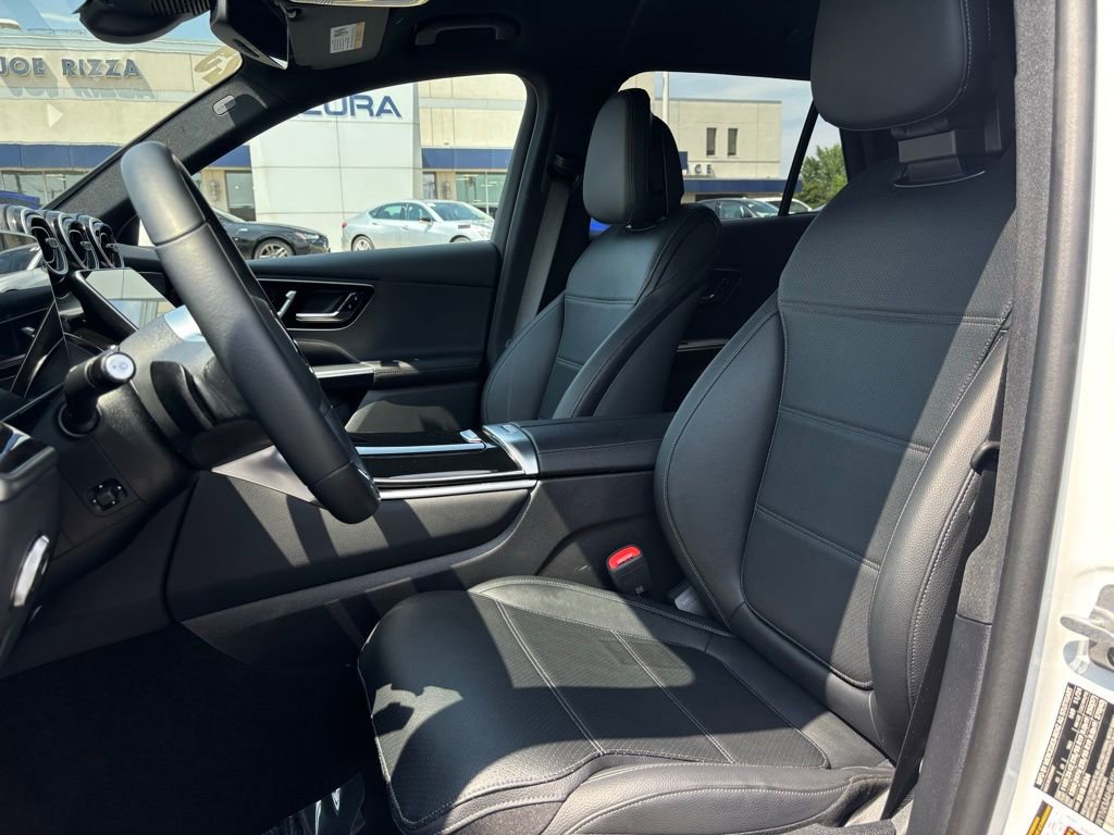 Used 2025 Mercedes-Benz GLC 300 4MATIC image 7