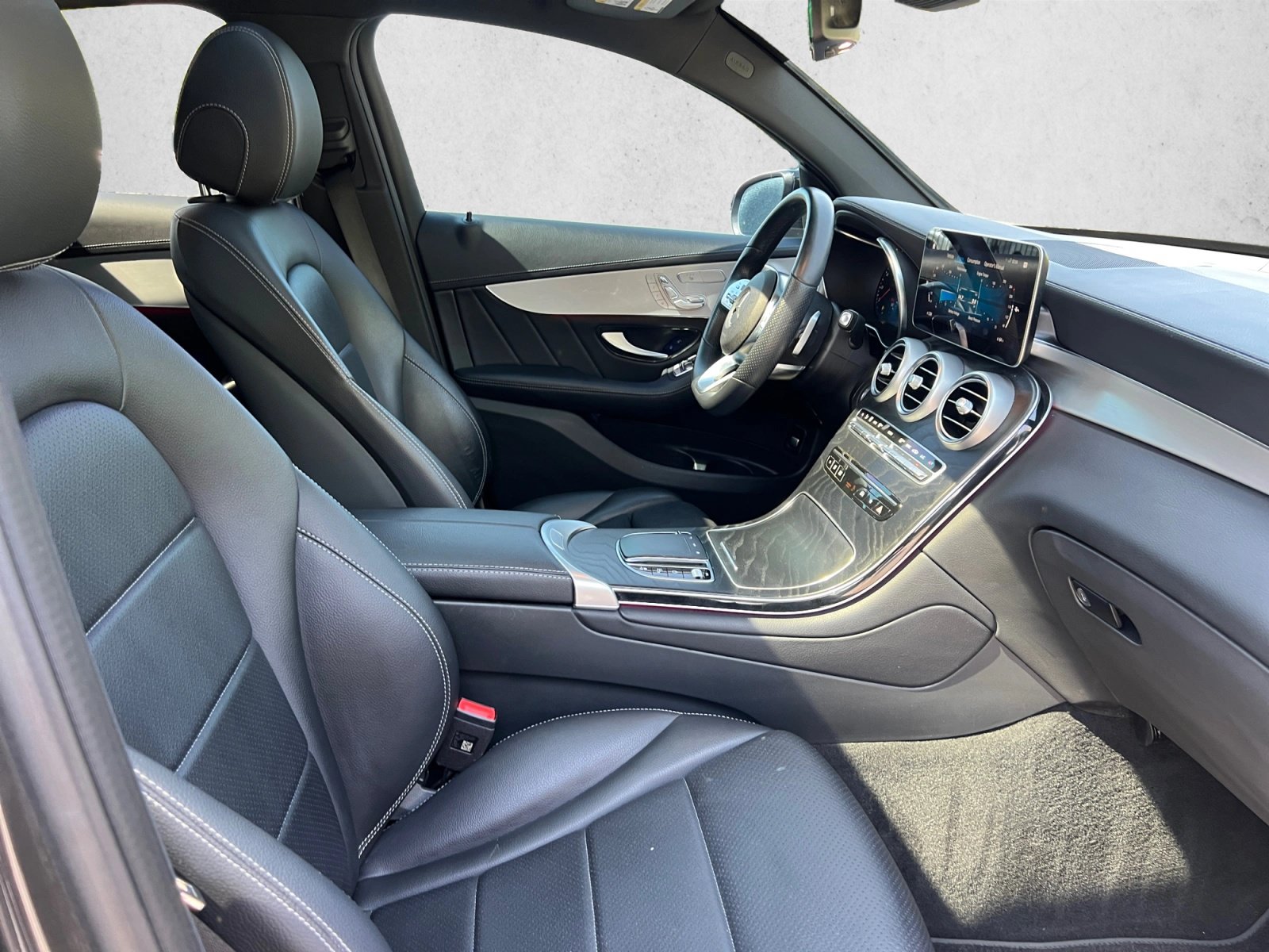 Used 2023 Mercedes-Benz GLC 300 4MATIC Coupe image 27