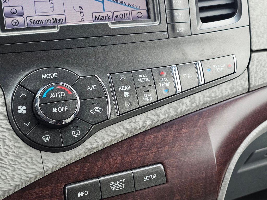 Used 2014 Toyota Sienna Limited w/ Limited Premium Package AWD/4WD image 9